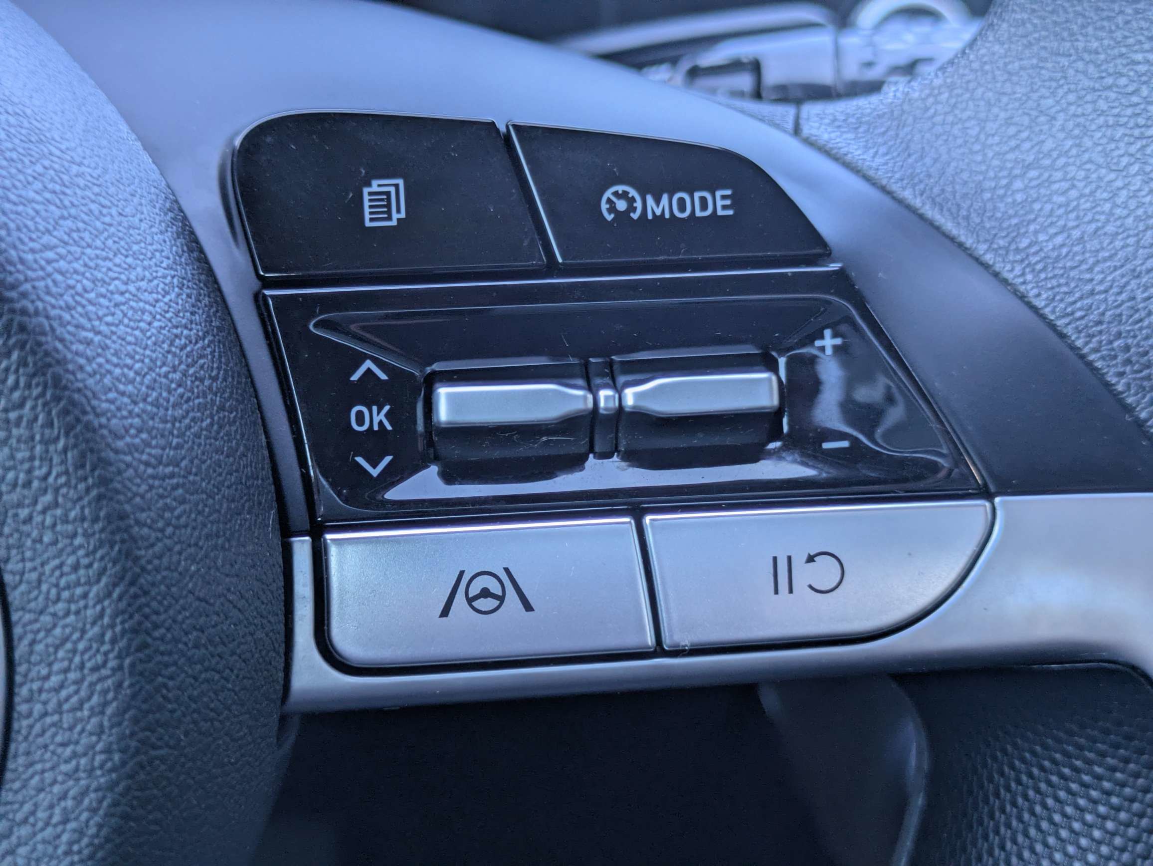 Used 2023 Hyundai Elantra SEL FWD image 24