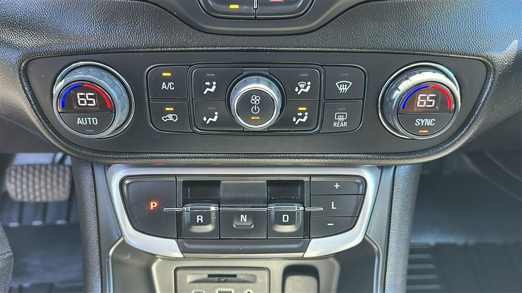 Used 2022 GMC Terrain SLT image 25