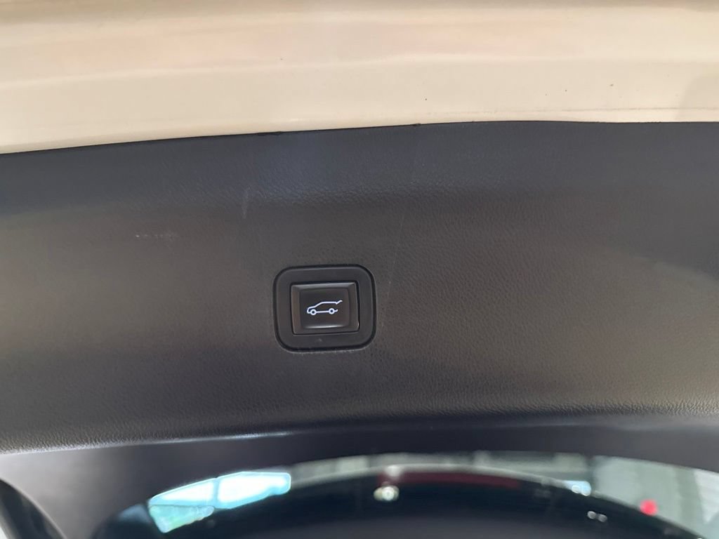 Used 2018 Buick Enclave Avenir w/ Avenir Technology Package AWD/4WD image 17