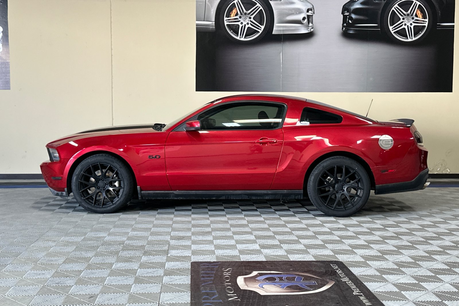 Used 2011 Ford Mustang GT RWD image 7