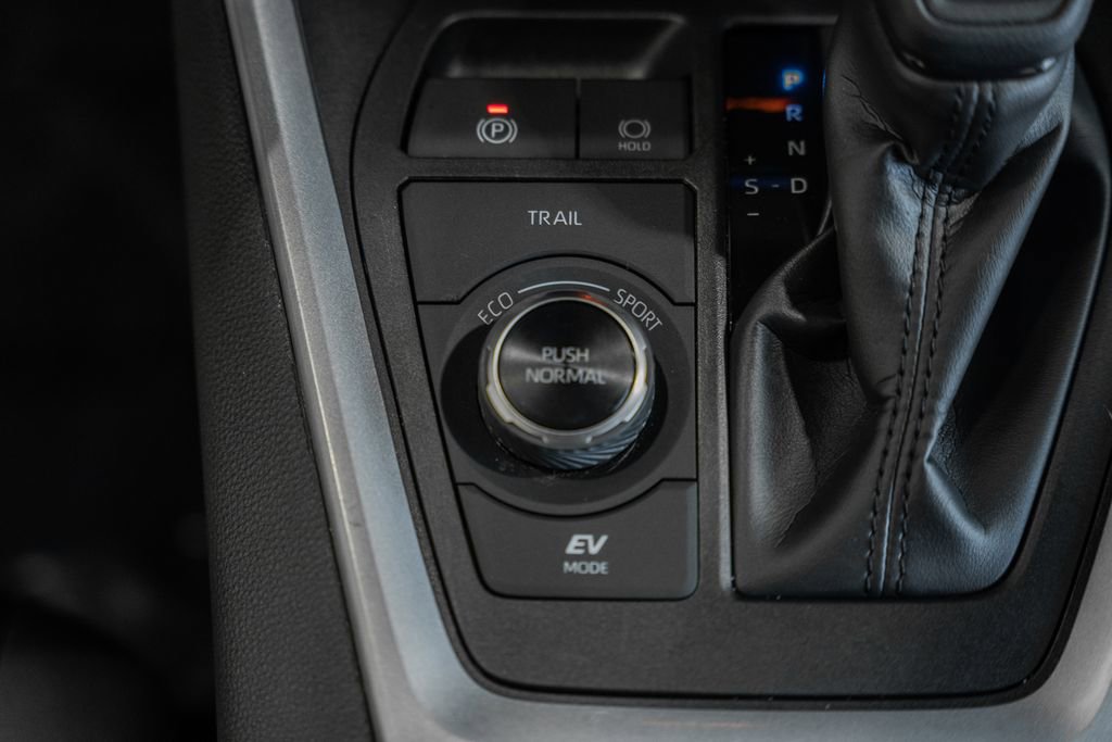 Used 2025 Toyota RAV4 XLE image 22