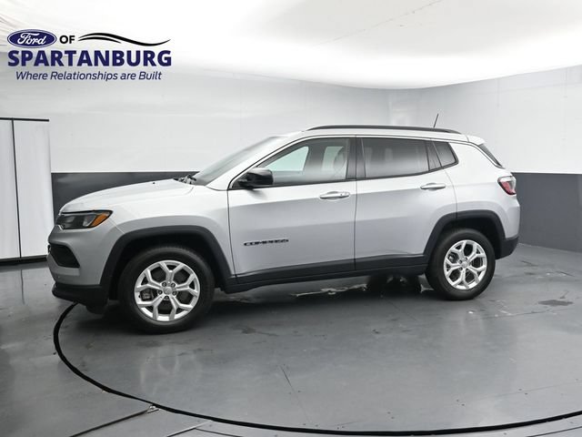 Used 2024 Jeep Compass Latitude AWD/4WD image 4