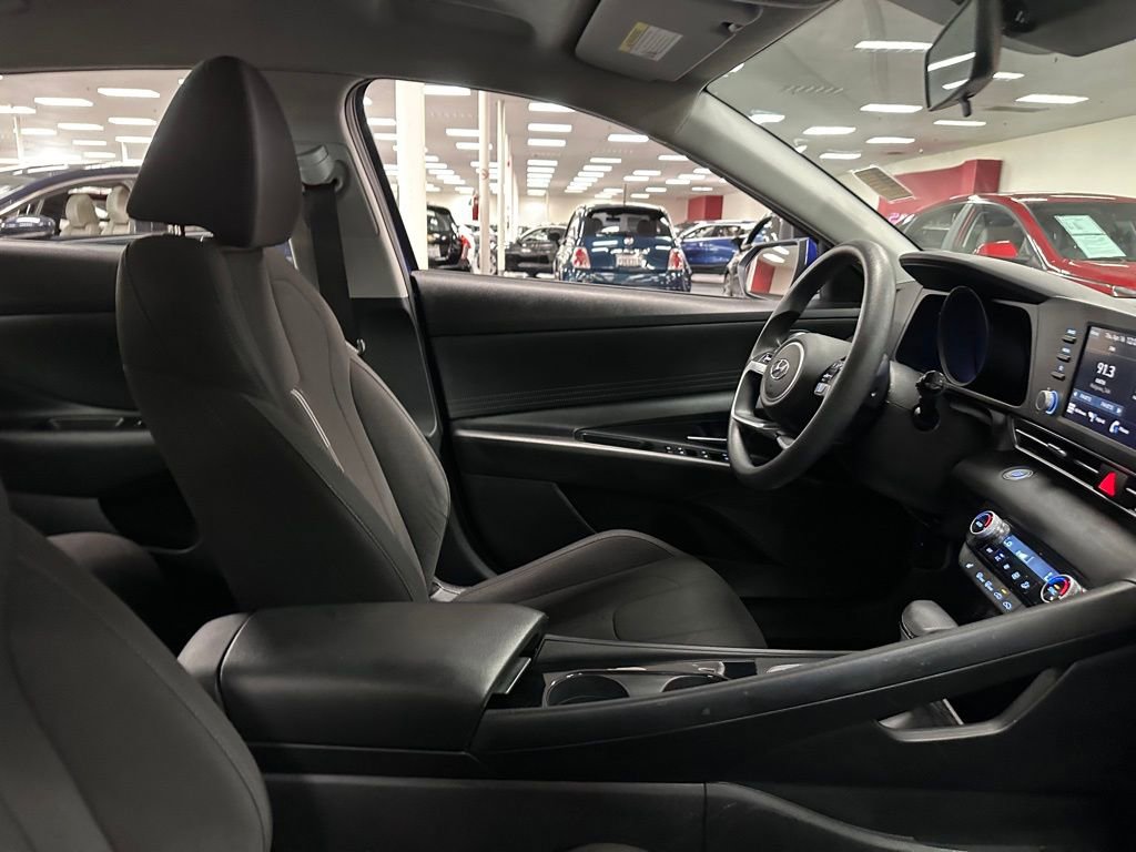 Used 2023 Hyundai Elantra Blue image 30