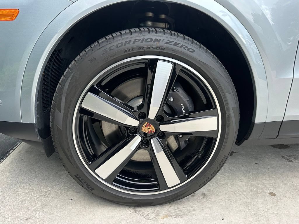 Certified 2026 Porsche Cayenne E-Hybrid Coupe AWD/4WD image 15