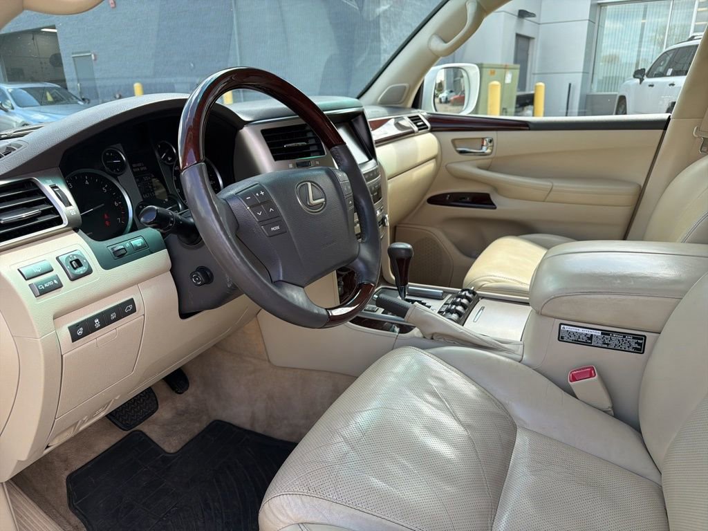 Used 2014 Lexus LX 570 4WD image 23