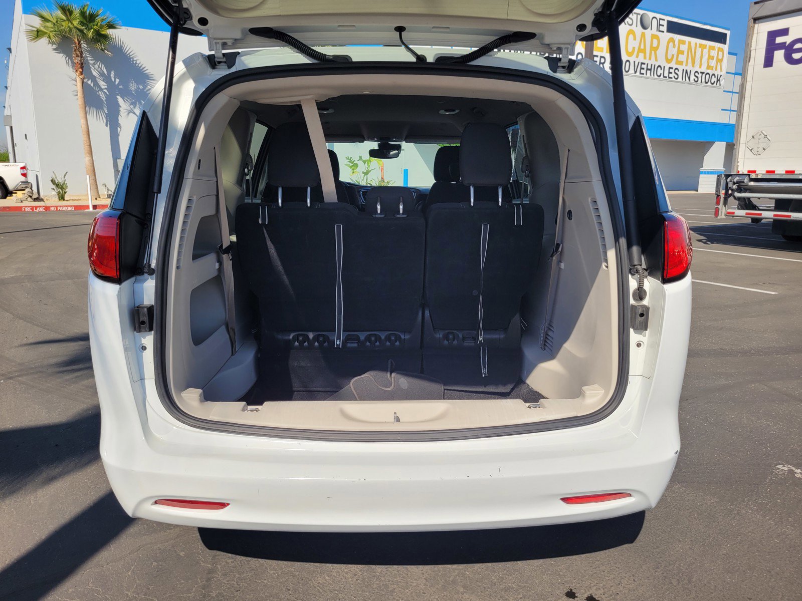 Used 2023 Chrysler Voyager LX image 27