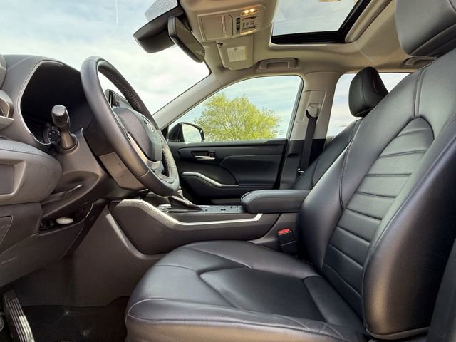 Used 2022 Toyota Highlander XLE image 27