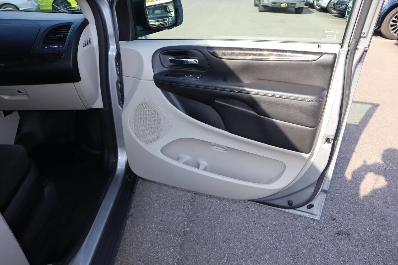 Used 2013 RAM C/V Tradesman image 33