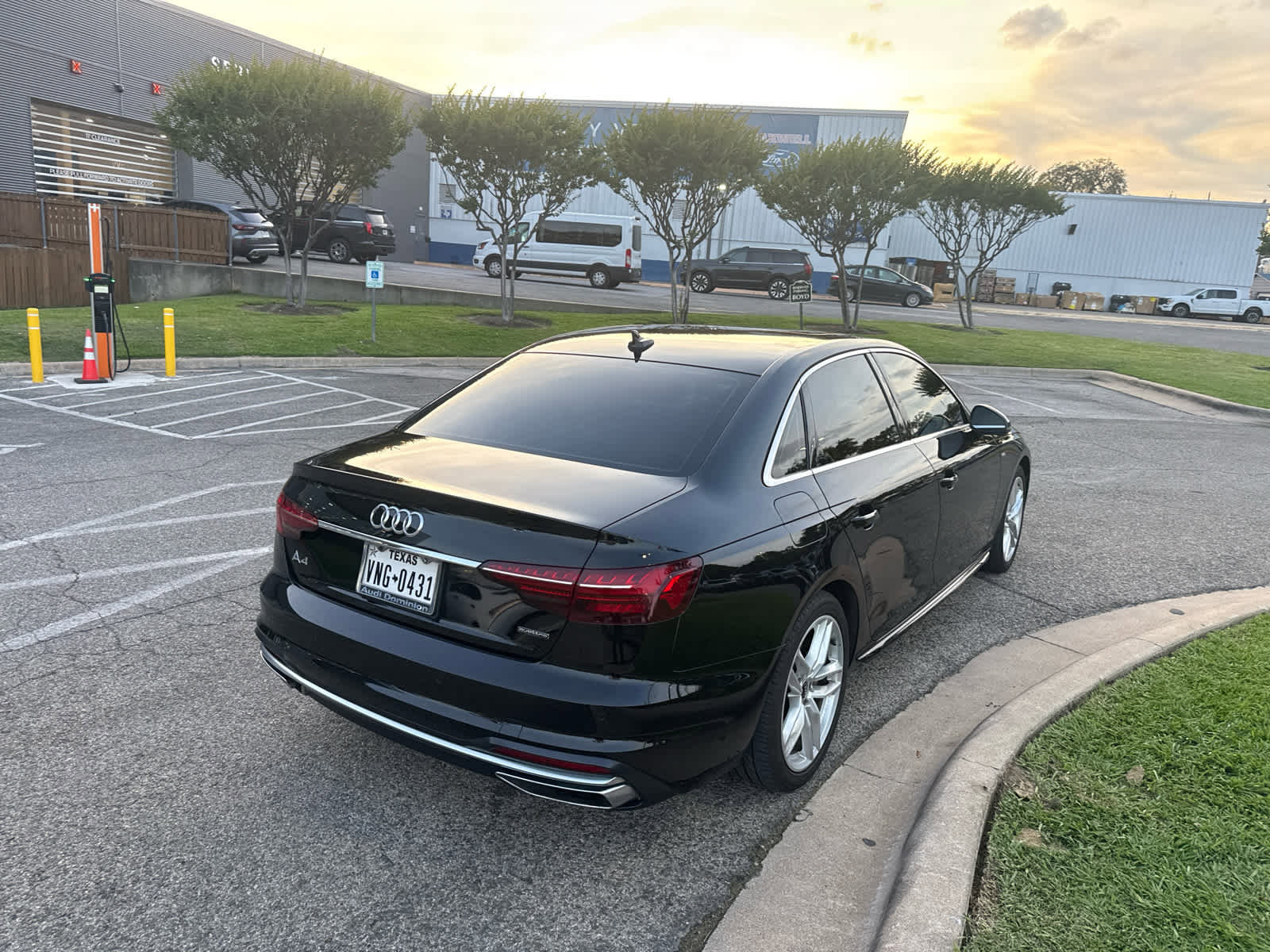 Used 2022 Audi A4 2.0T Premium Plus w/ Premium Plus Package AWD/4WD image 4