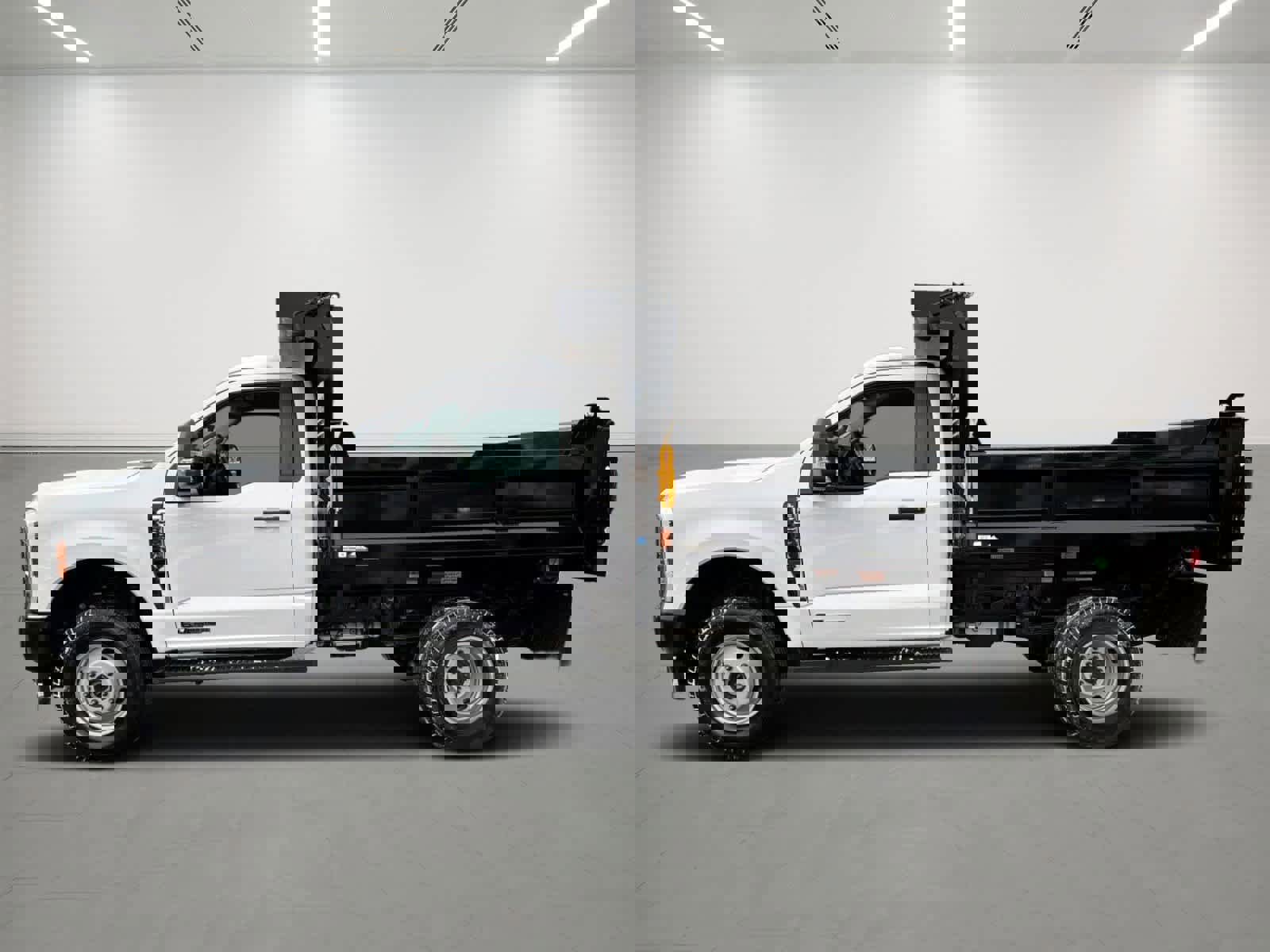 Used 2024 Ford F350 XL image 3