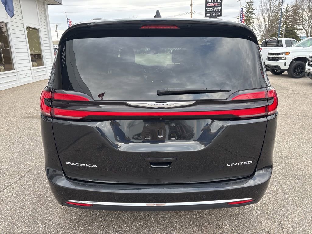 Used 2023 Chrysler Pacifica Limited image 6