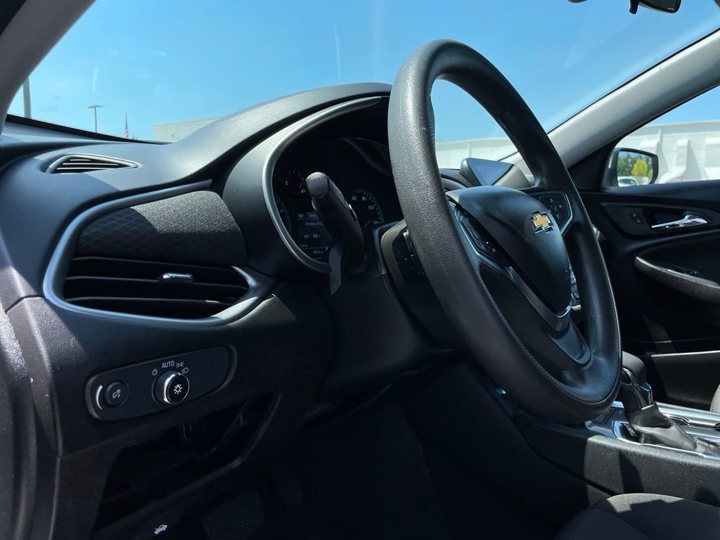 Used 2025 Chevrolet Malibu LT FWD image 28