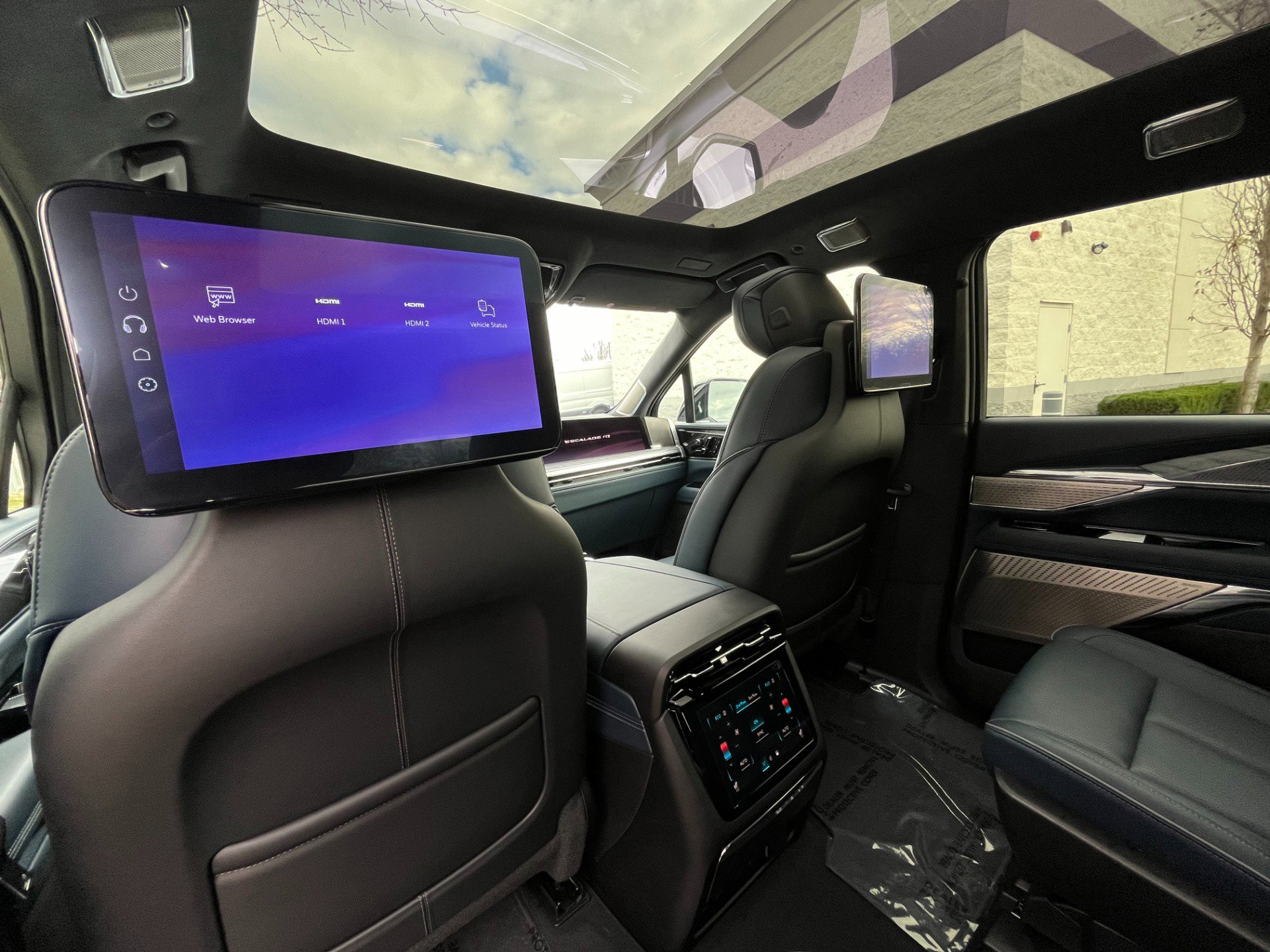 Used 2025 Cadillac Escalade IQ Luxury 2 image 51