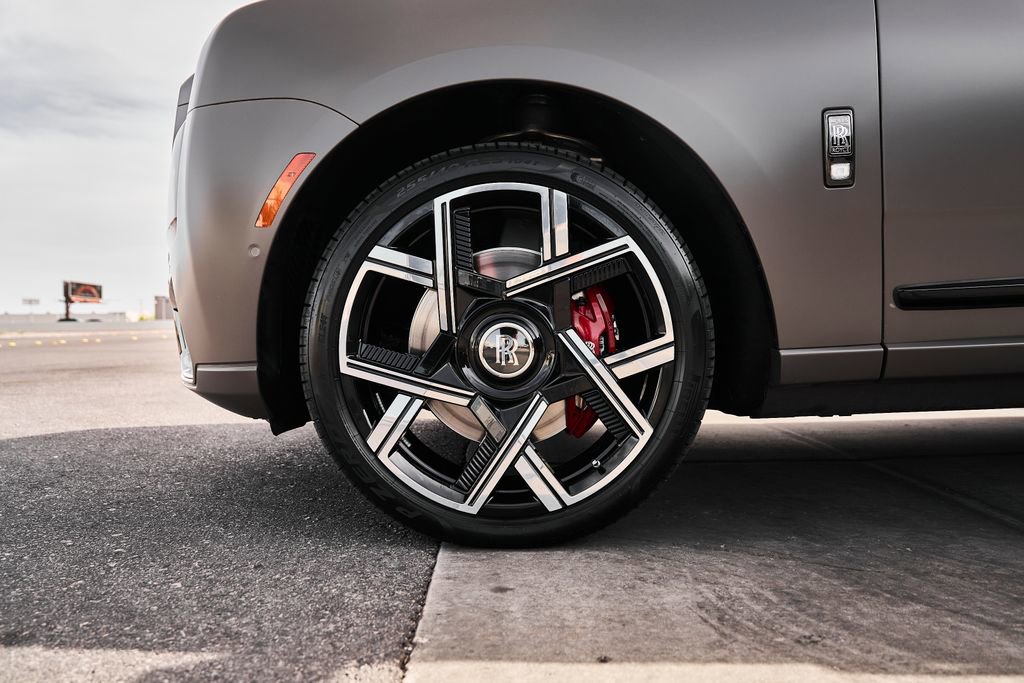 Used 2026 Rolls-Royce Cullinan Black Badge image 3