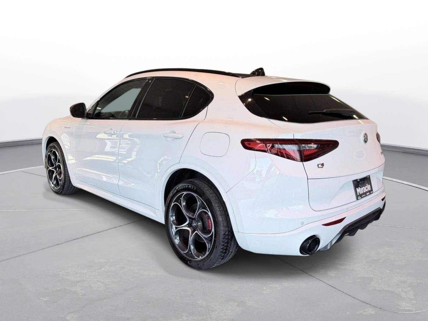 Used 2023 Alfa Romeo Stelvio Veloce AWD/4WD image 6