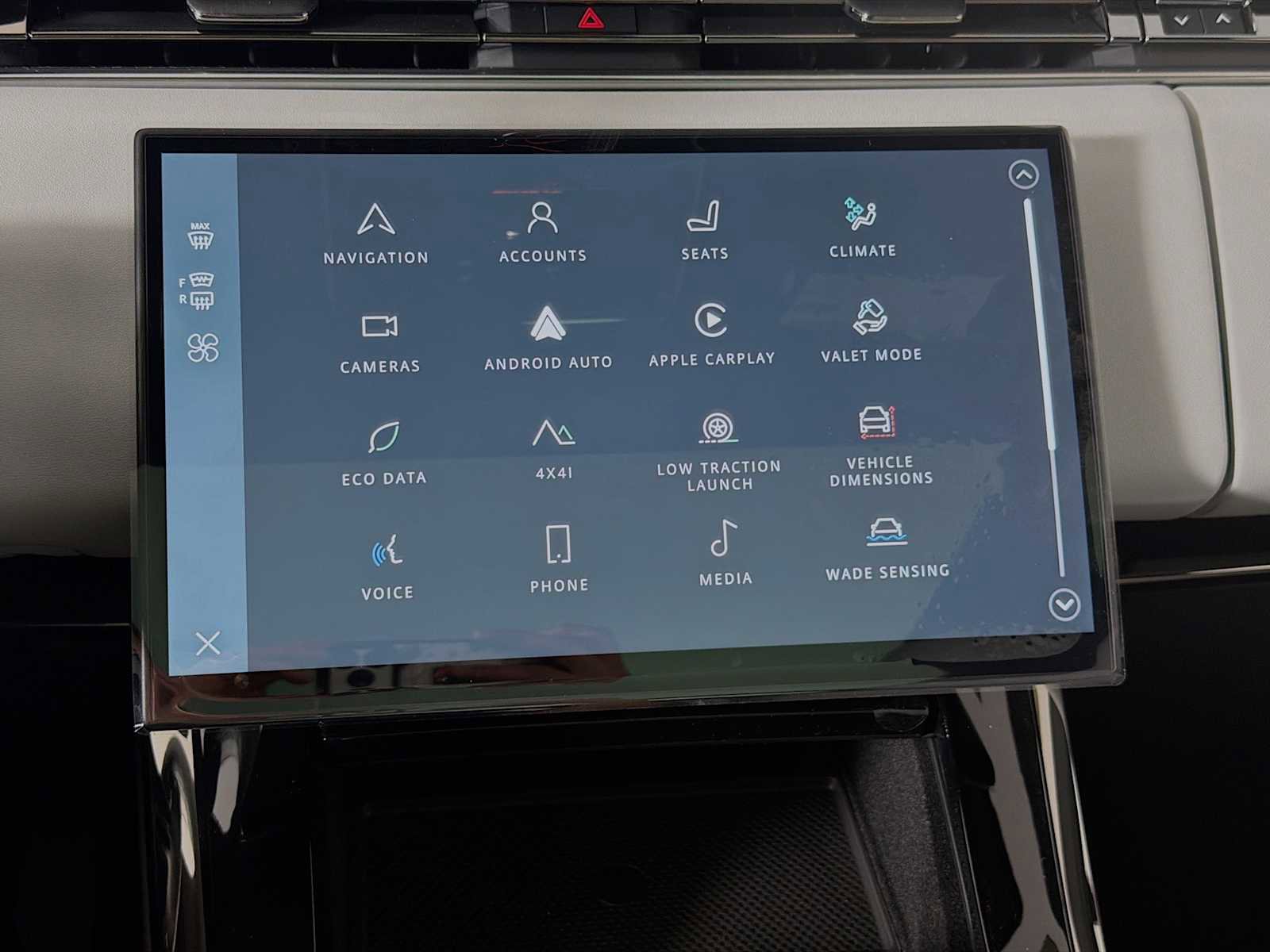 New 2026 Land Rover Range Rover Sport SE AWD/4WD image 13