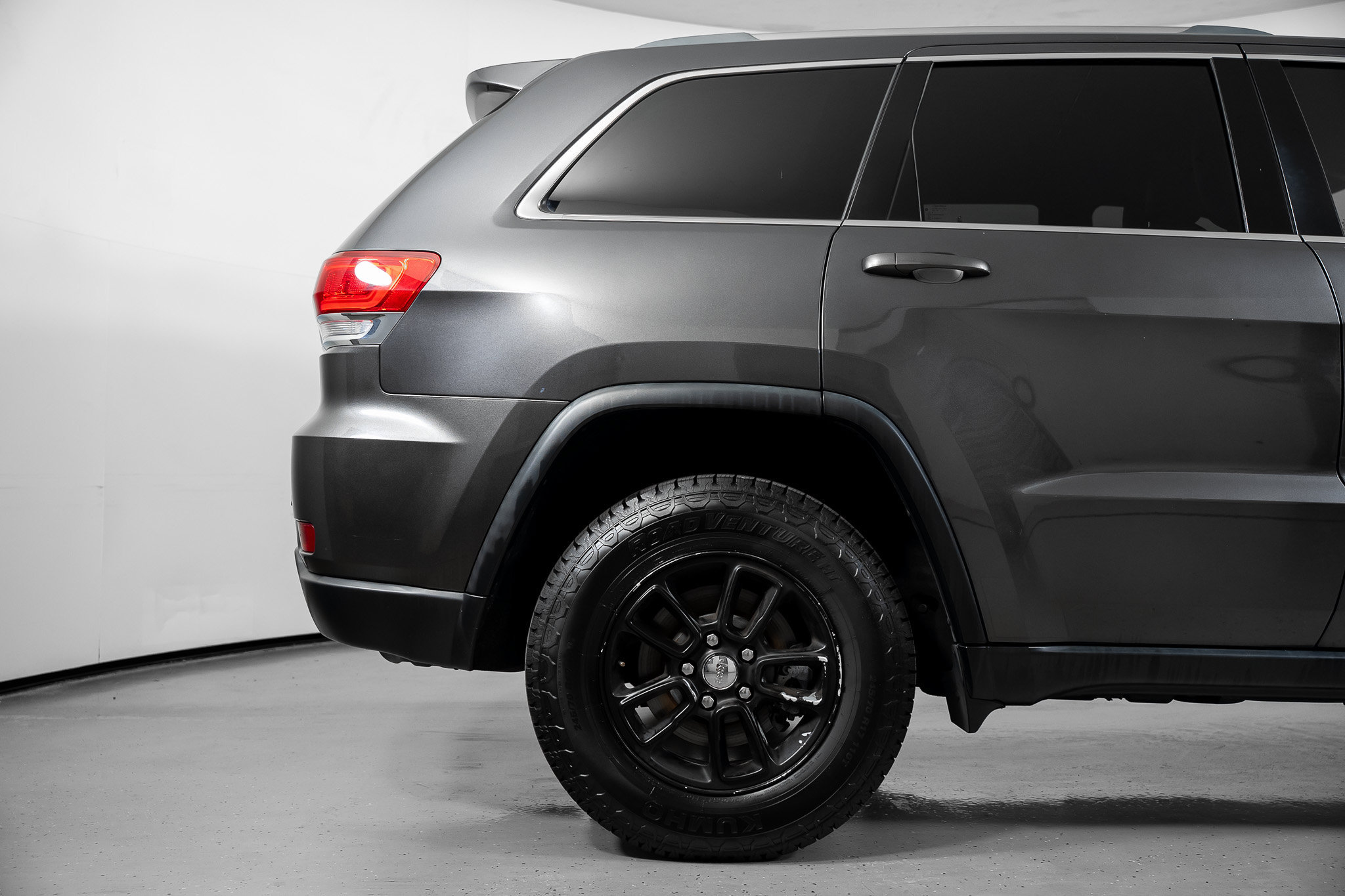Used 2018 Jeep Grand Cherokee Laredo RWD image 6