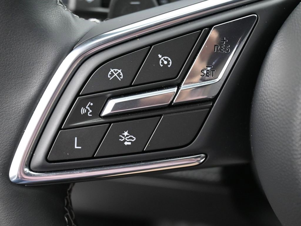 Used 2025 Buick Enclave Preferred w/ Power Package image 17