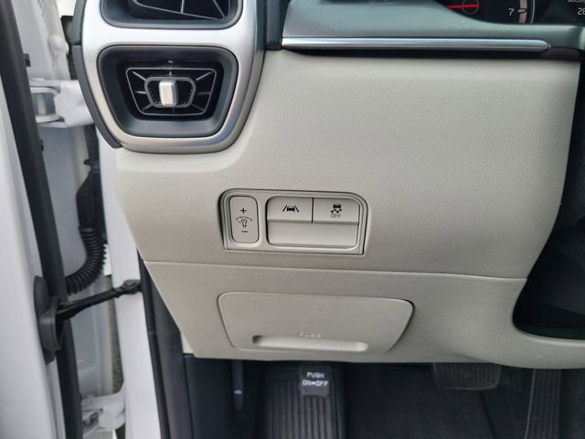Used 2022 Kia Sorento S w/ Panoramic Sunroof Package FWD image 15