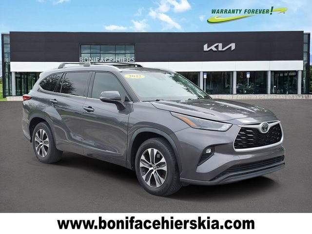Used 2022 Toyota Highlander XLE FWD video 1