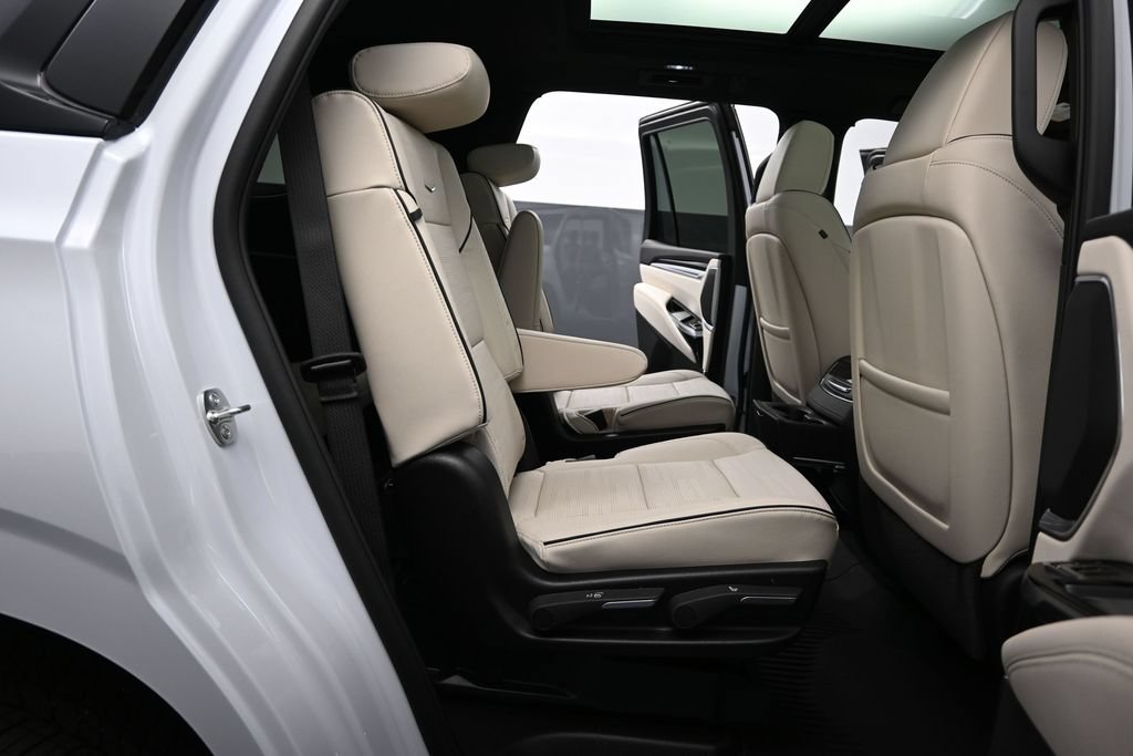 New 2026 Cadillac Escalade Sport w/ LPO, ONYX Package AWD/4WD image 16