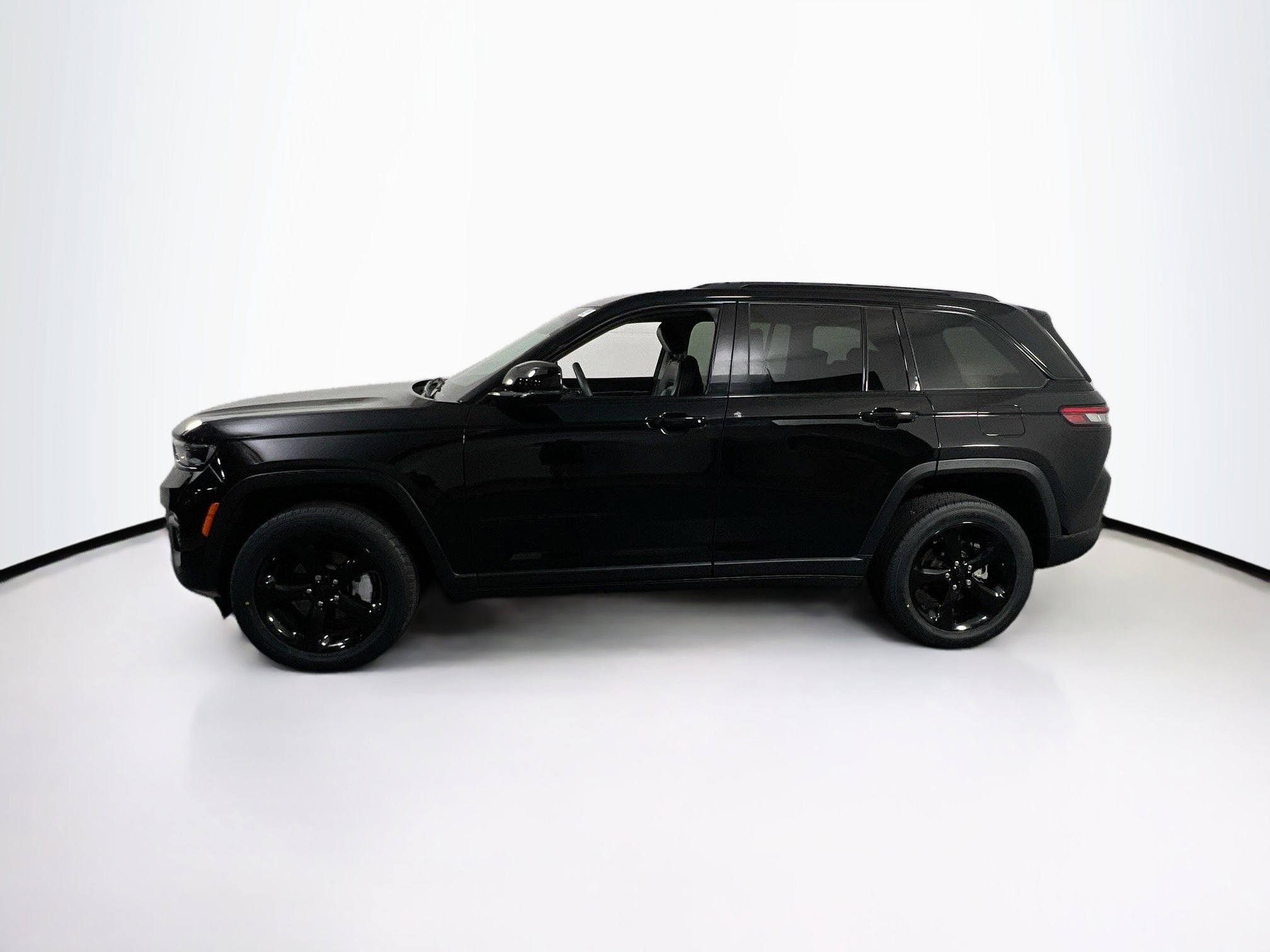 Used 2023 Jeep Grand Cherokee Limited w/ Black Appearance Package image 8