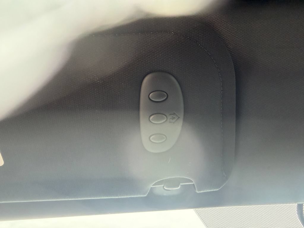 Used 2011 Chrysler 200 Touring FWD image 26