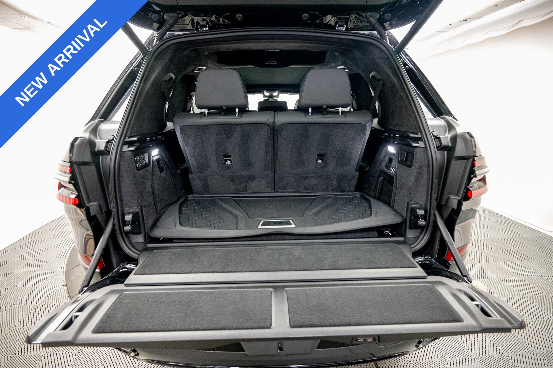 Used 2025 BMW X7 M60i w/ Executive Package AWD/4WD image 34