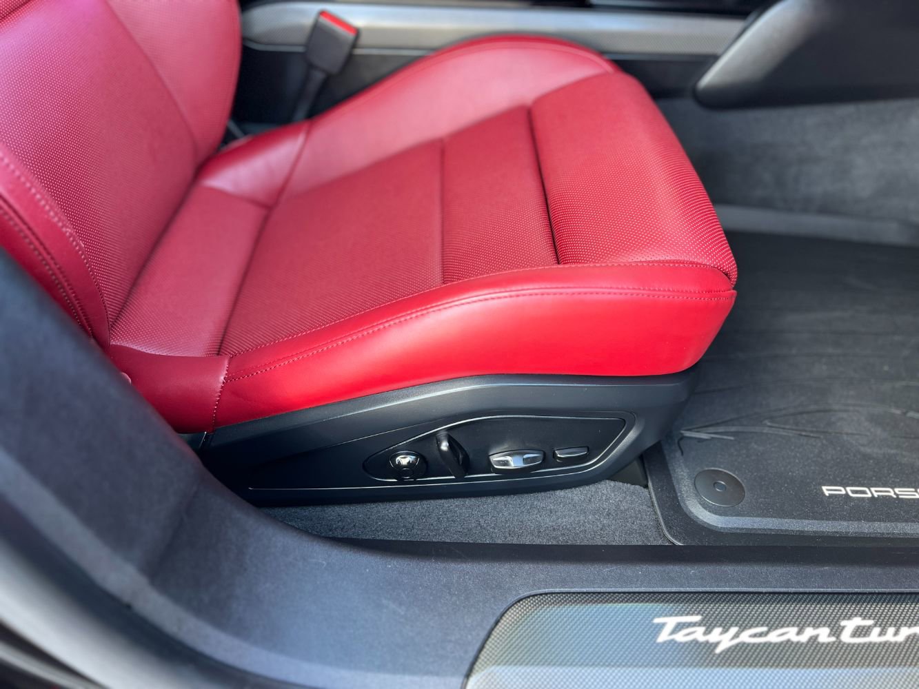 Used 2021 Porsche Taycan Turbo S image 25