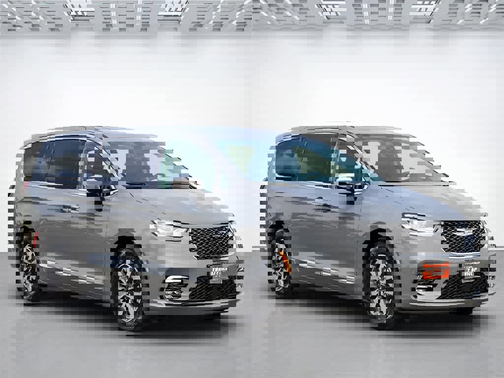 New 2023 Chrysler Pacifica Limited image 5