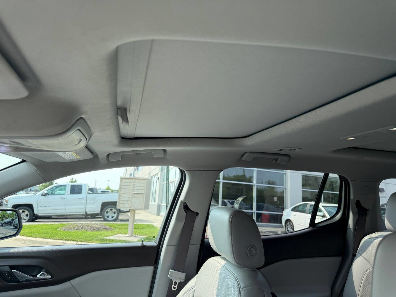 Used 2018 GMC Acadia SLT w/ LPO, Cargo Package image 21