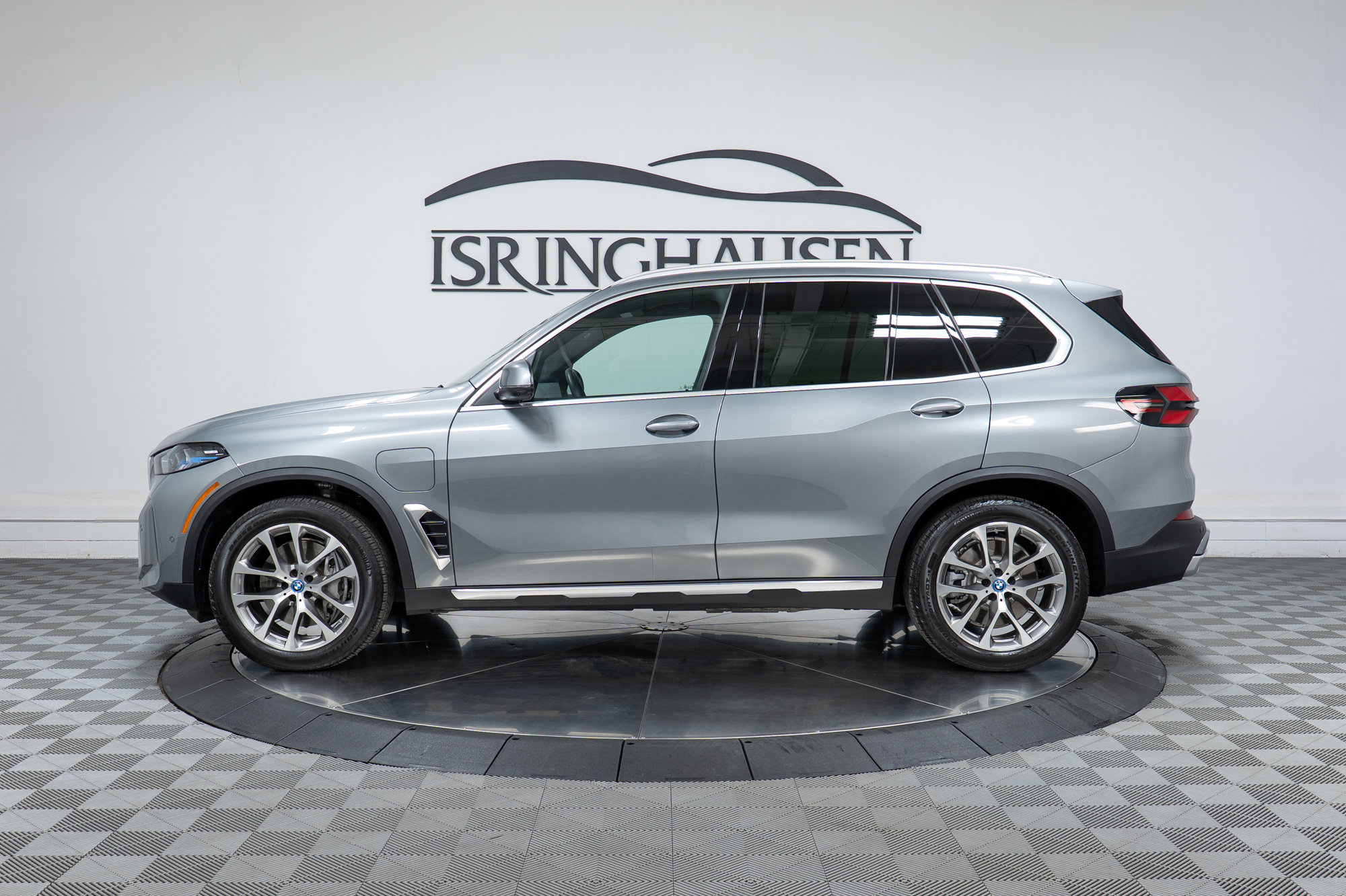 Used 2025 BMW X5 xDrive50e w/ Executive Package image 8