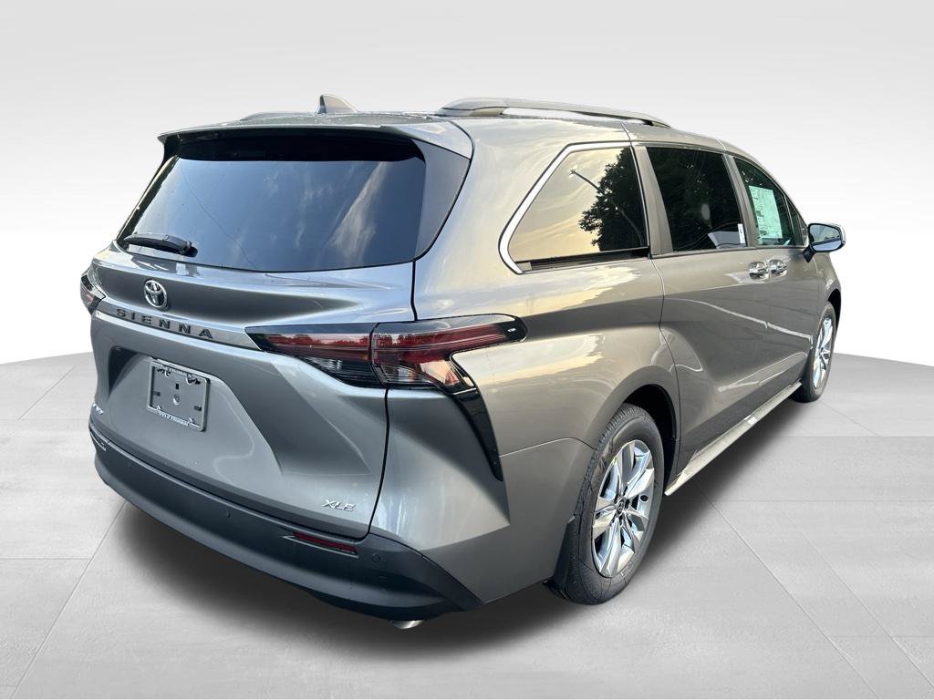 New 2026 Toyota Sienna XLE AWD/4WD image 5