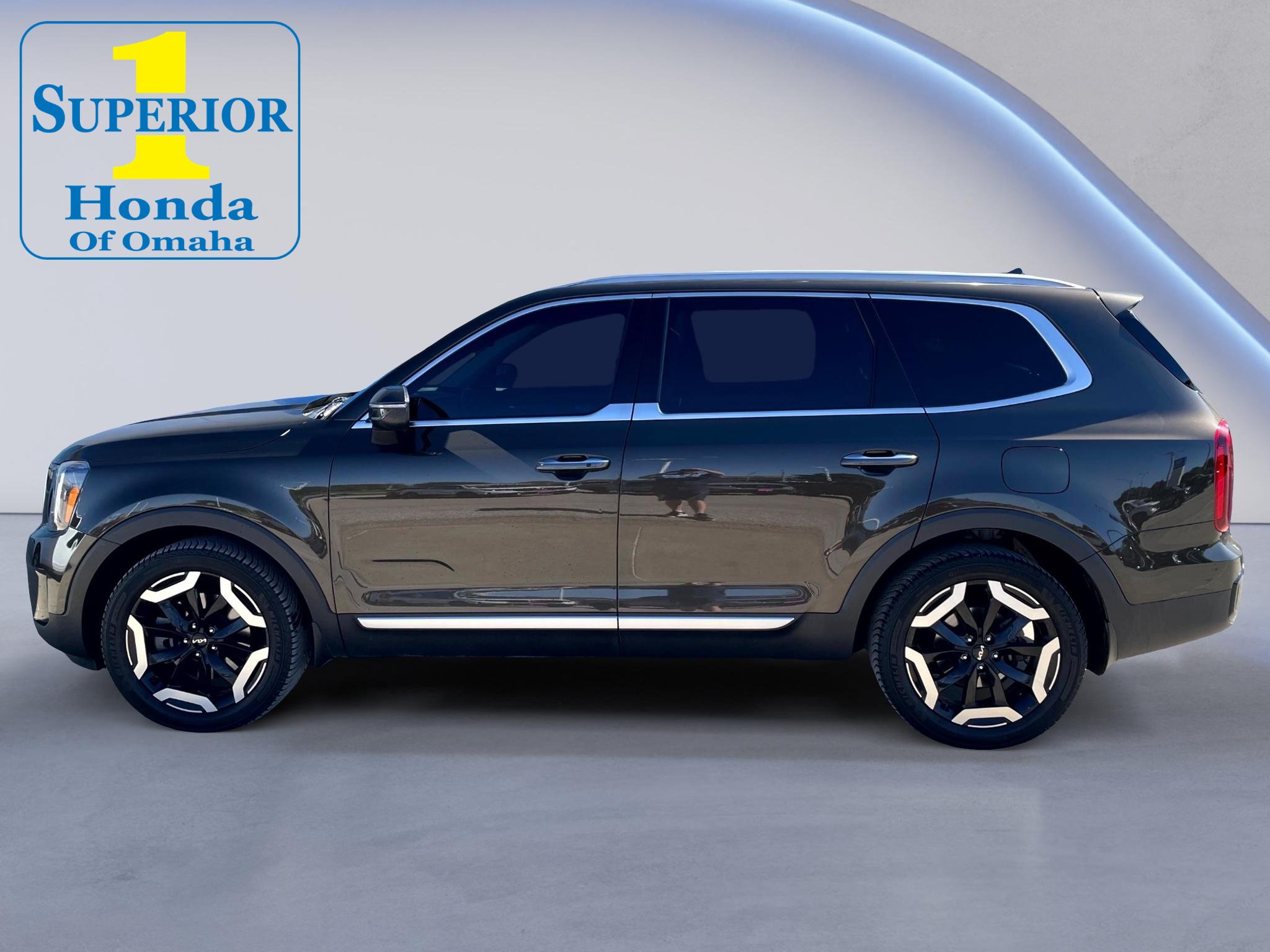Used 2023 Kia Telluride S w/ S Sunroof Package
