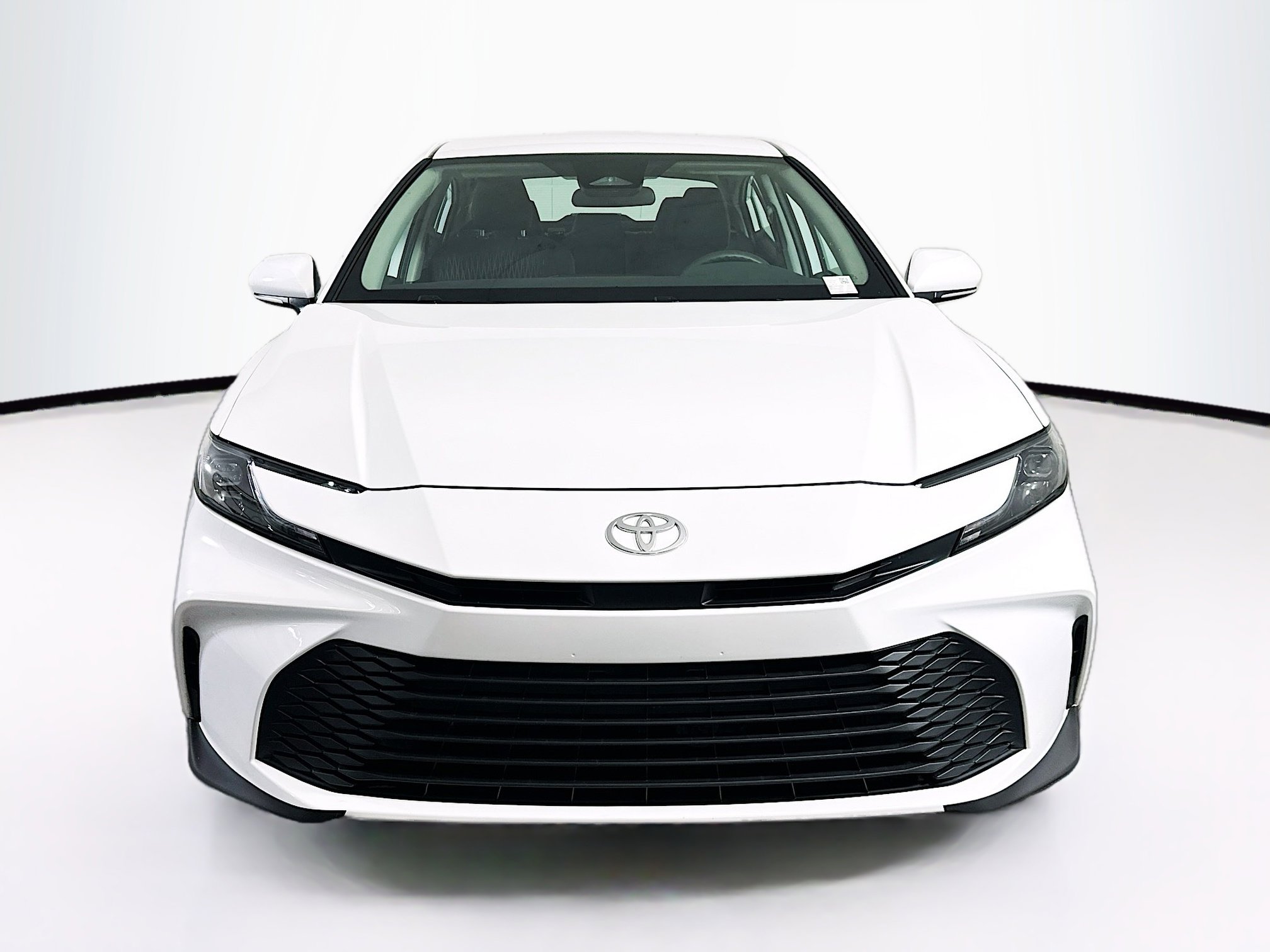 Used 2025 Toyota Camry LE image 2