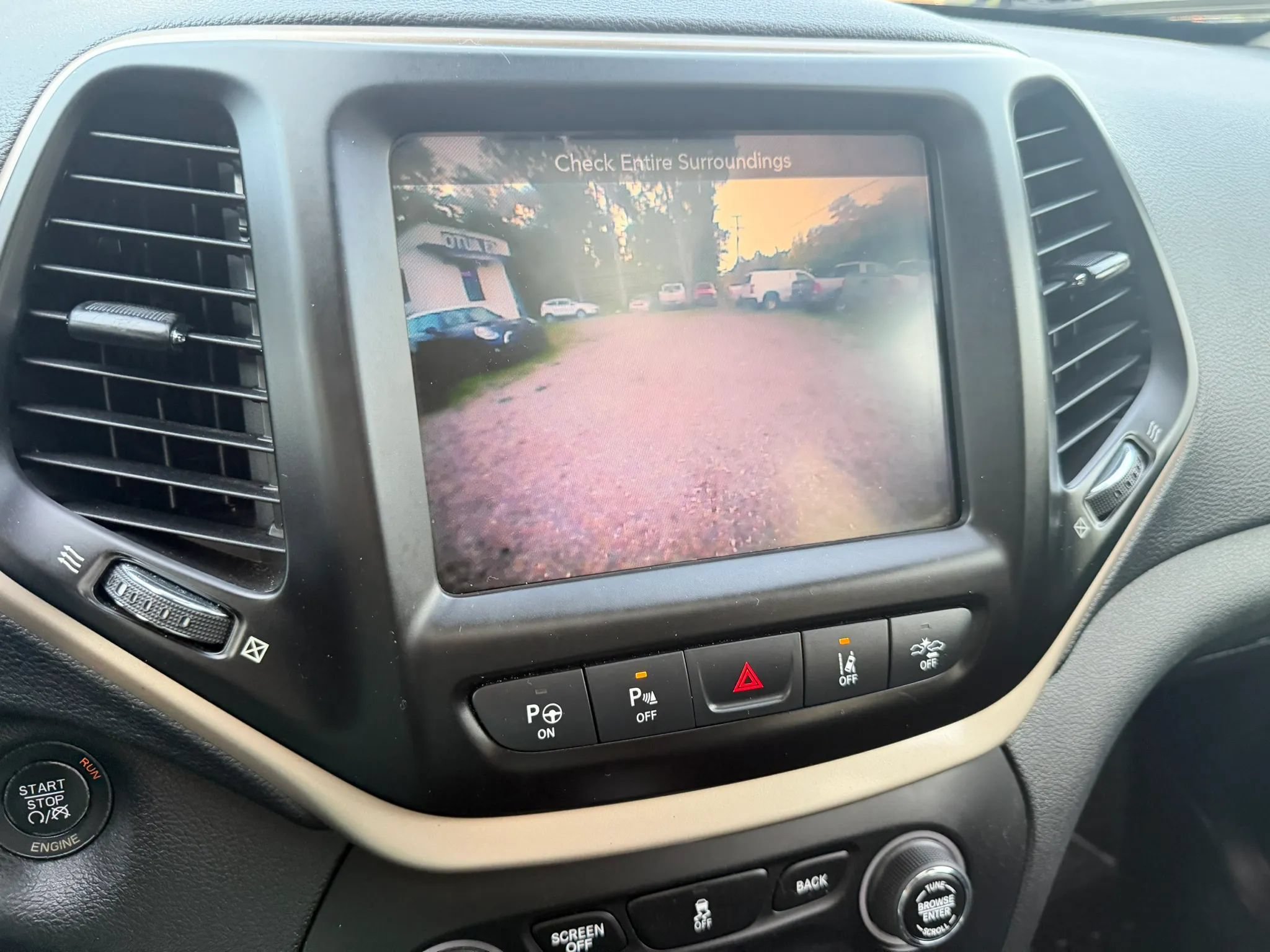 Used 2014 Jeep Cherokee Limited w/ Technology Group FWD image 27