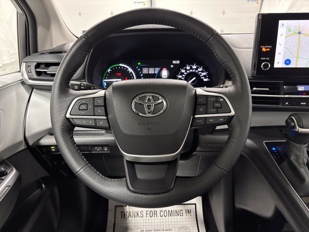 Used 2025 Toyota Sienna XLE AWD/4WD image 18