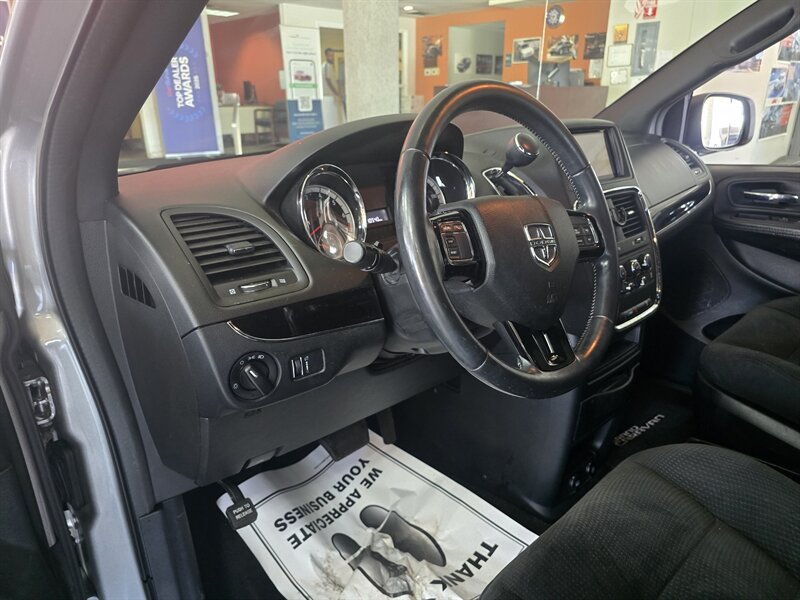 Used 2017 Dodge Grand Caravan SE FWD image 8