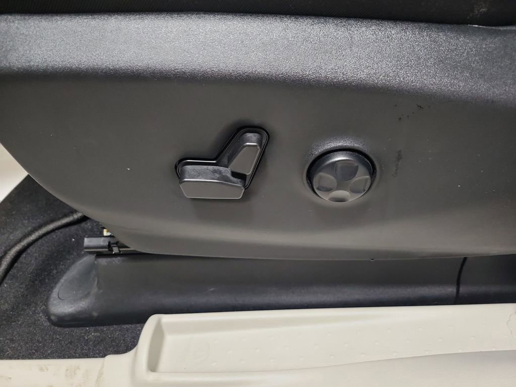 Used 2023 Chrysler Pacifica Limited image 34