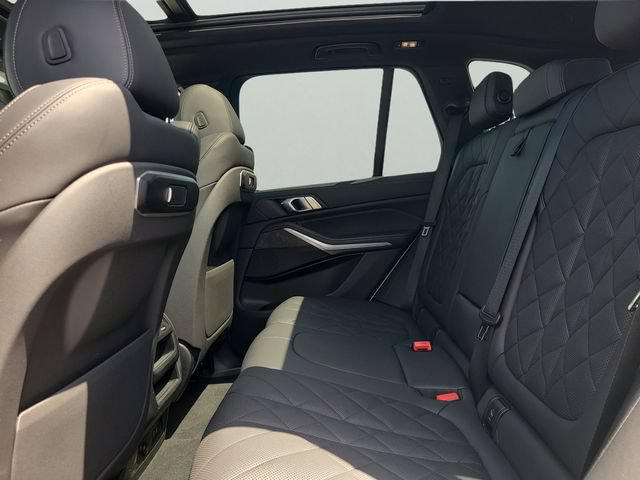 Used 2025 BMW X5 xDrive40i AWD/4WD image 9