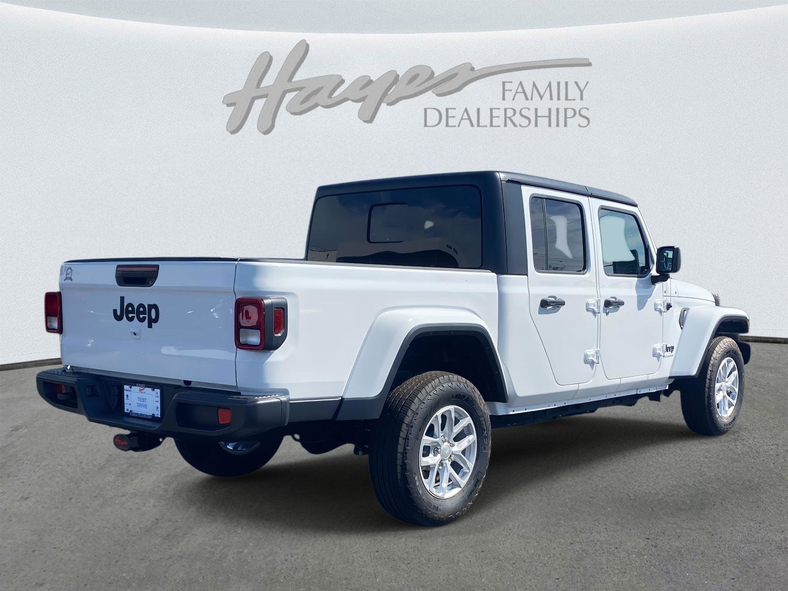 Certified 2023 Jeep Gladiator Sport image 3