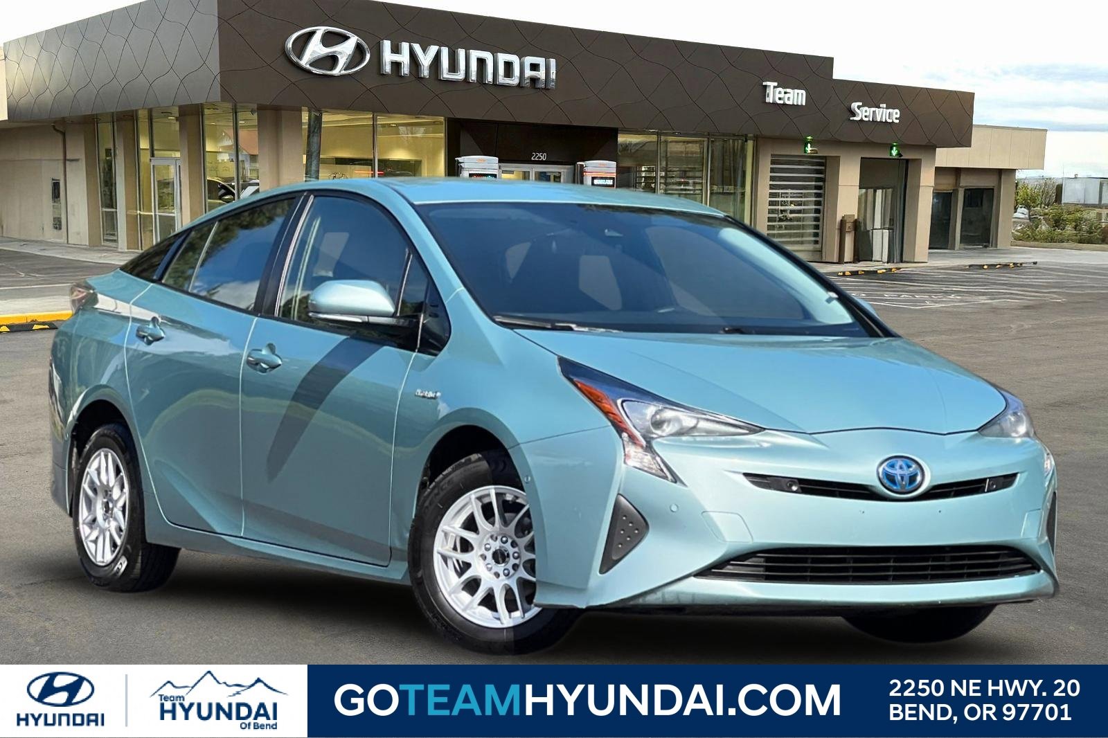 Used 2017 Toyota Prius Three image 1