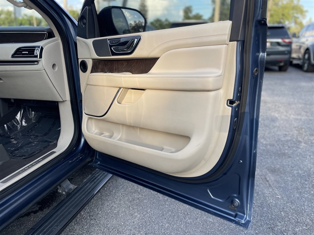 Used 2018 Lincoln Navigator L Select w/ Technology Package RWD image 44