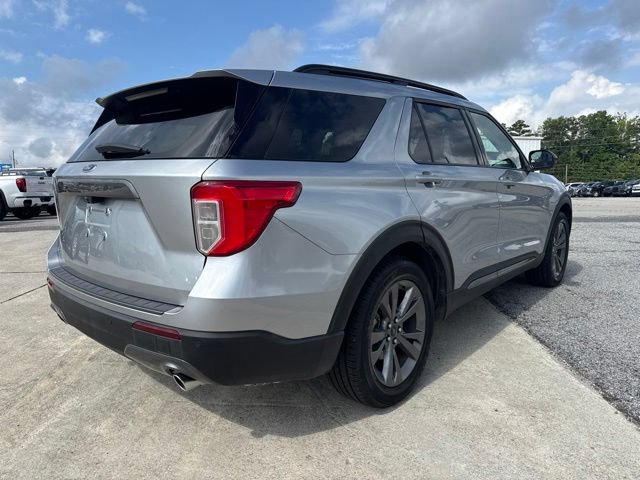 Certified 2022 Ford Explorer XLT w/ Equipment Group 202A RWD image 5