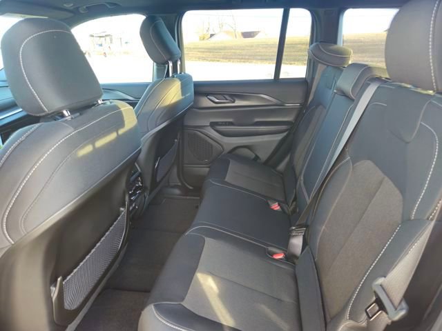 New 2026 Jeep Grand Cherokee Laredo X image 25