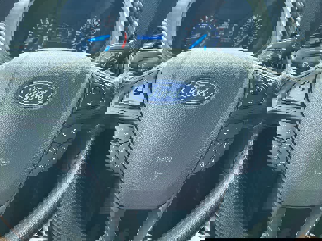 Used 2020 Ford Edge SE image 14