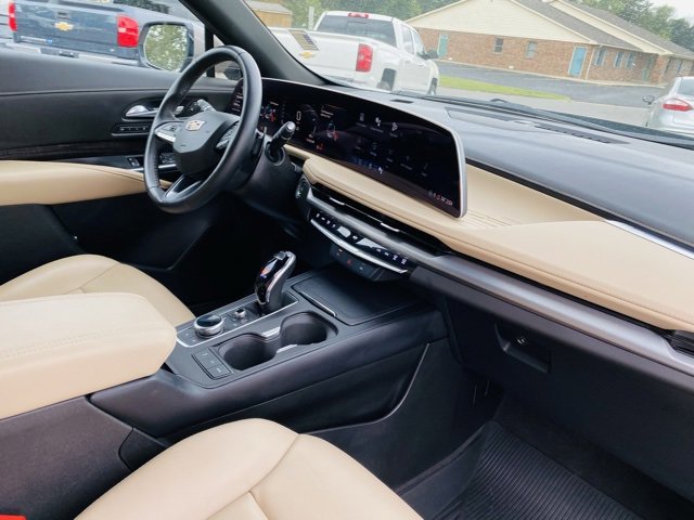 Used 2025 Cadillac XT4 Premium Luxury image 23