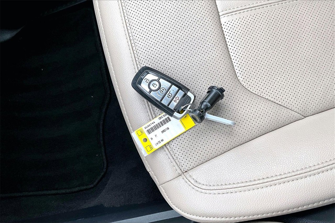 Used 2024 Ford Expedition Limited image 34