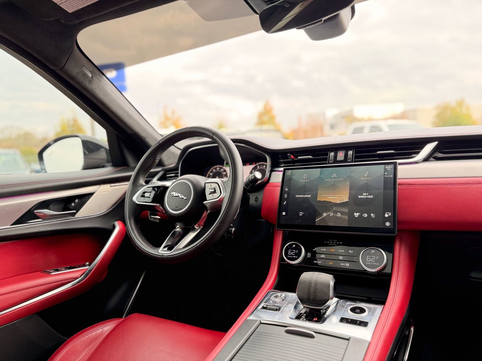 Used 2024 Jaguar F-PACE R-Dynamic S image 39