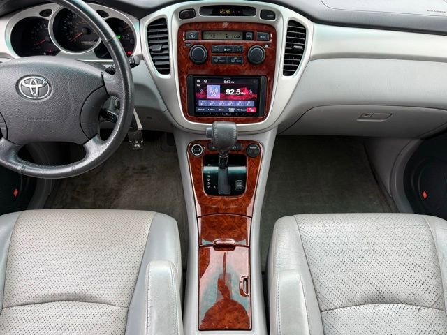Used 2005 Toyota Highlander 4WD V6 w/ 3rd Row image 23
